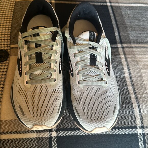 Brooks Women's Sneakers in Gray and Black - Picture 5 of 10